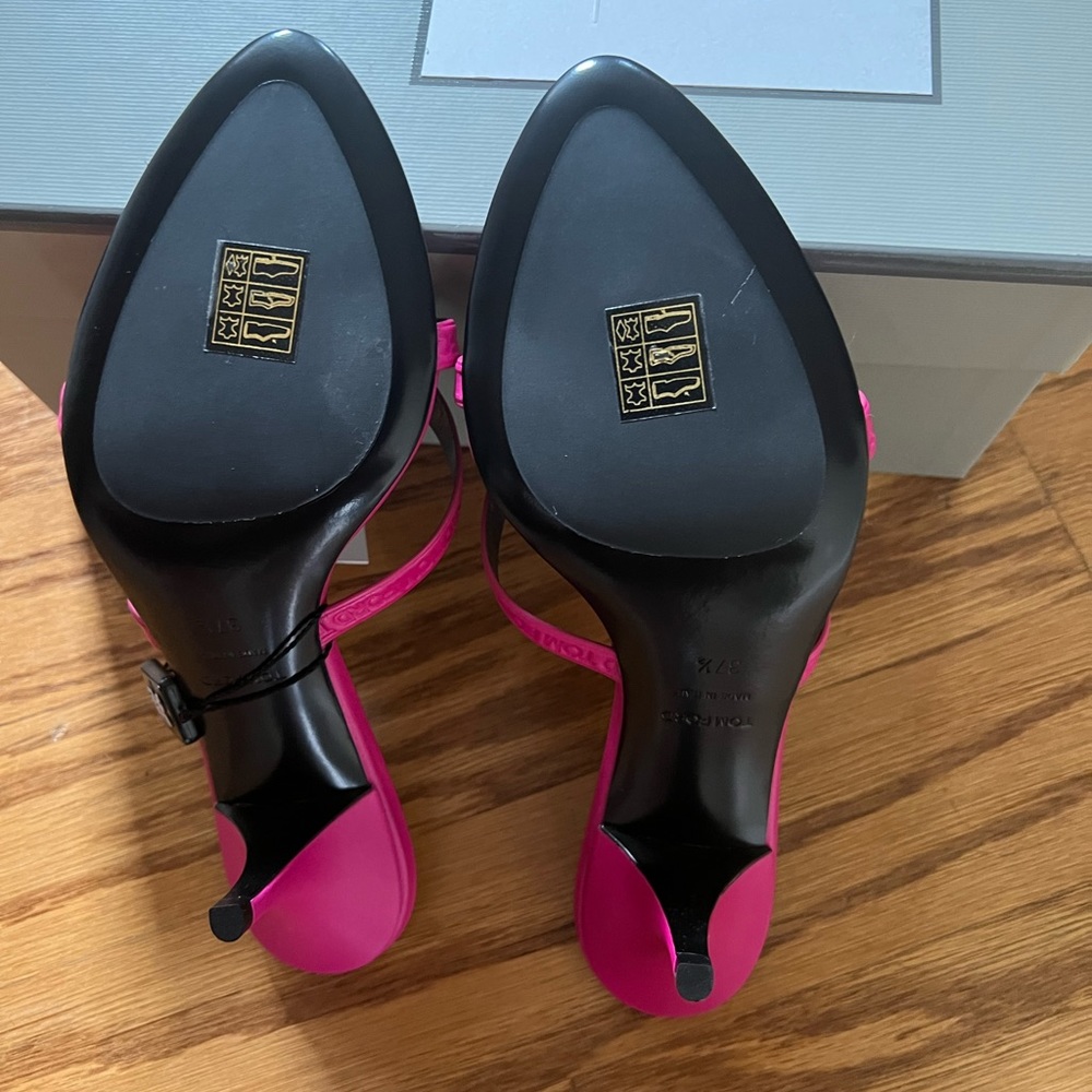 😊SOLD😊TOM FORD EMBOSSED LEATHER LOGO THONG SANDAL In 37.5 - Picture 7 of 8